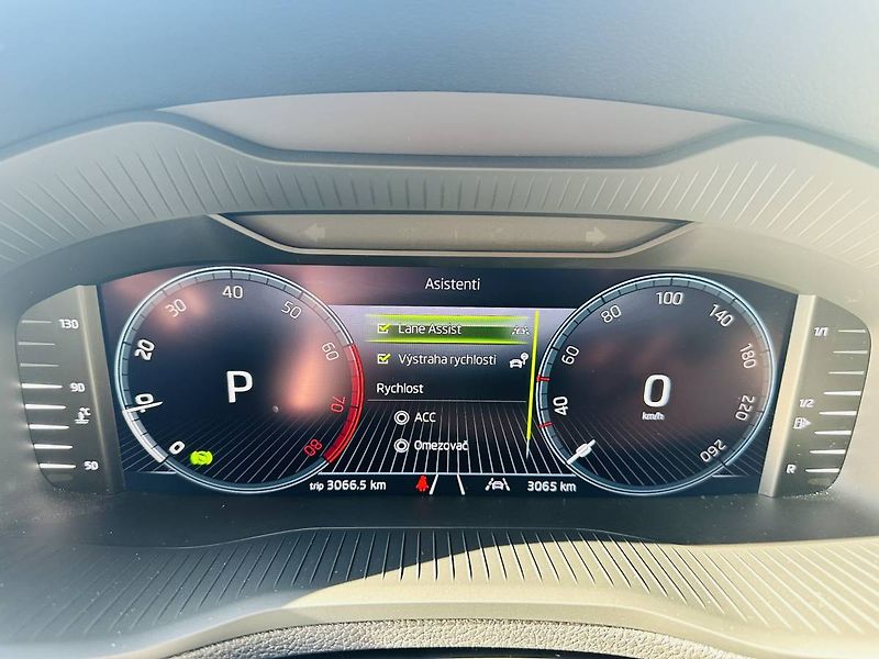 Škoda Karoq Top Selection 1,5TSI 110kW DSG - fotka 9 z 32