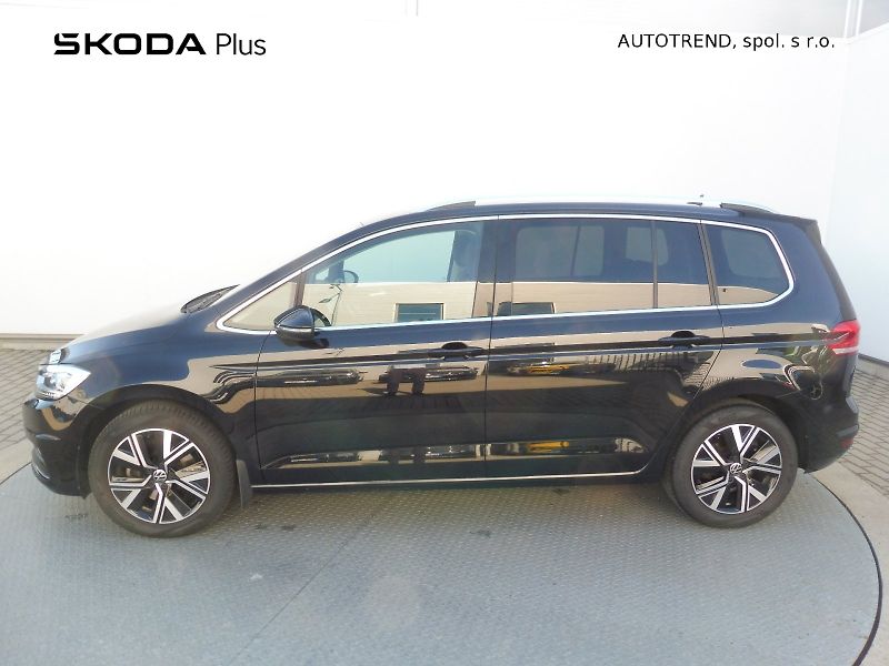 Volkswagen Touran (2022) Highline 1,5 TSI 110kW DSG - fotka 3 z 27