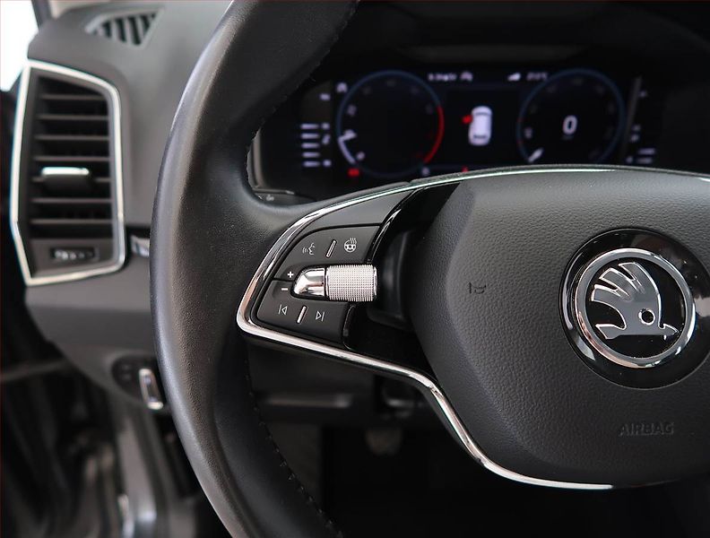 Škoda Karoq (2022) Ambition Plus 1.0 TSI - fotka 21 z 26
