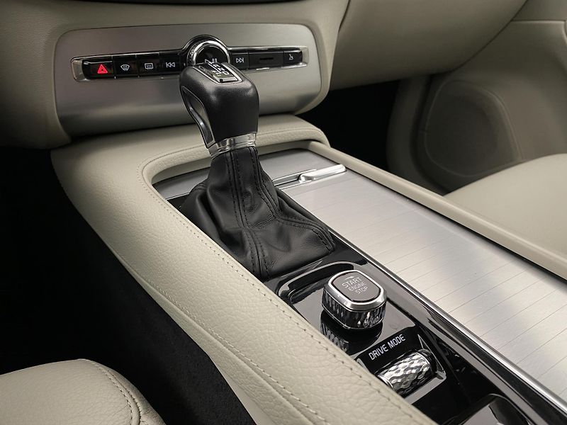 Volvo XC90 D5 AWD MOMENTUM AUT CZ 7míst - fotka 26 z 50