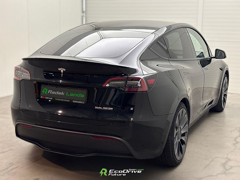 Tesla Model Y (2022) Tepelné čerpadlo + autopilot - fotka 5 z 6