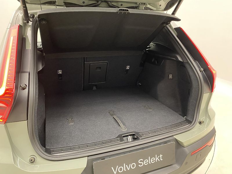 Volvo XC40 B4 DARK ULTRA AUT CZ - fotka 6 z 59