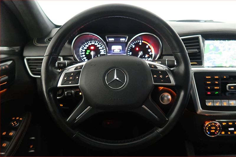 Mercedes-Benz GL (2015) 350 CDI - fotka 21 z 24