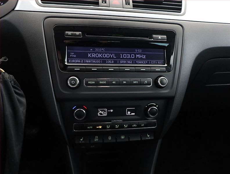 Škoda Rapid (2014) 1.2 TSI, po STK, plně pojízdný - fotka 9 z 17