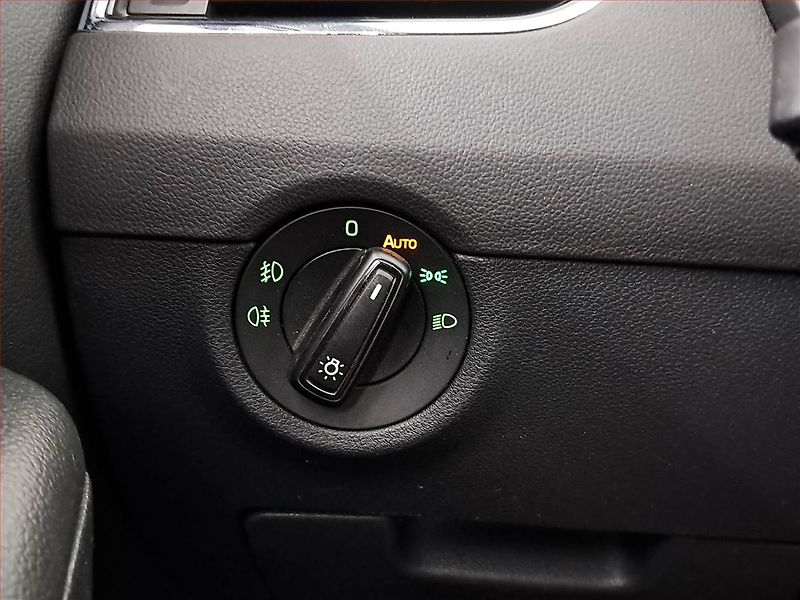 Škoda Octavia (2015) 1.6 TDI, Serv.kniha, Xenony - fotka 17 z 19