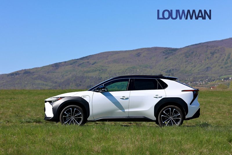 Toyota bZ4X BEV EXECUTIVE AWD - fotka 3 z 28