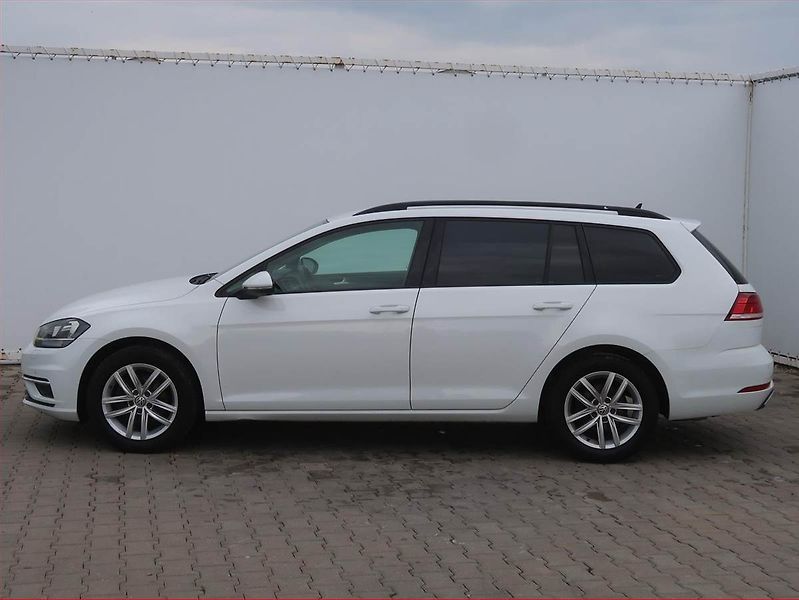 Volkswagen Golf (2020) Comfortline 1.5 TSI, Navi - fotka 3 z 17