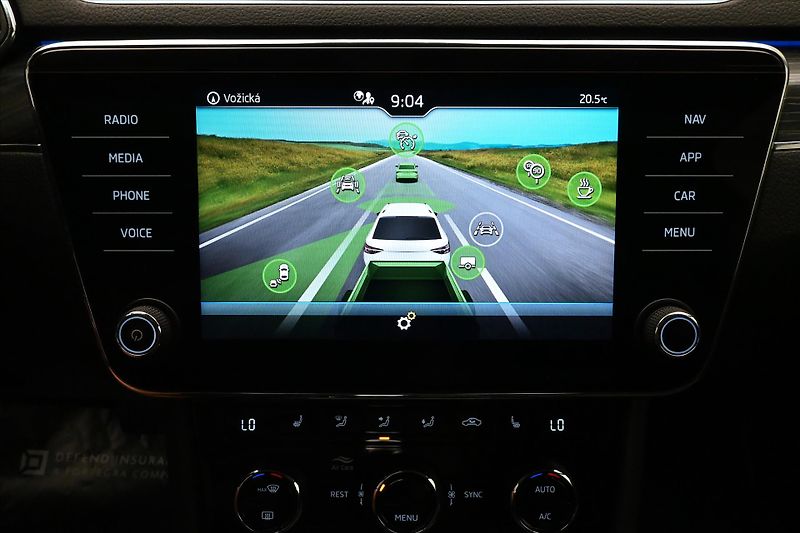 Škoda Superb 2,0 TDI 110 kW DSG STYLE Záruk - fotka 19 z 33