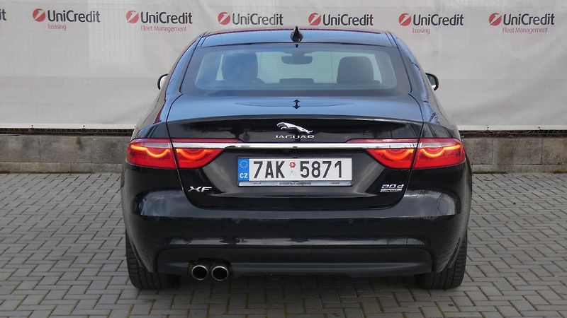 Jaguar XF 20d AWD Prestige - fotka 4 z 23
