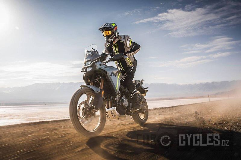 CFMOTO 450 MT-R (2026) - fotka 13 z 16