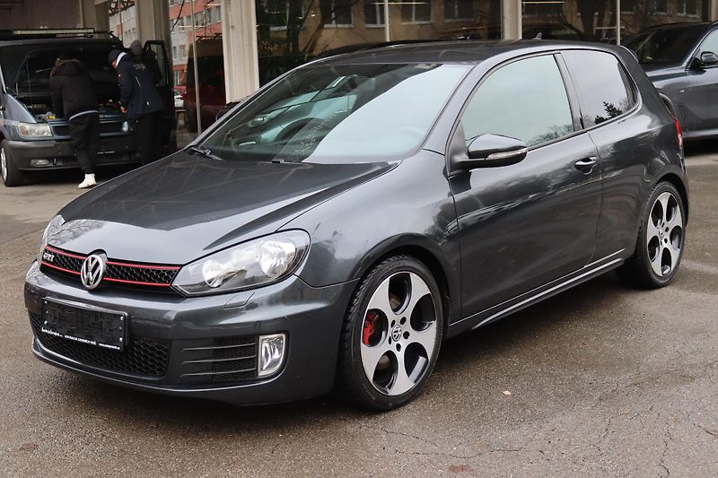 Volkswagen Golf GTI 2.0TSI 147kW - fotka 16 z 47