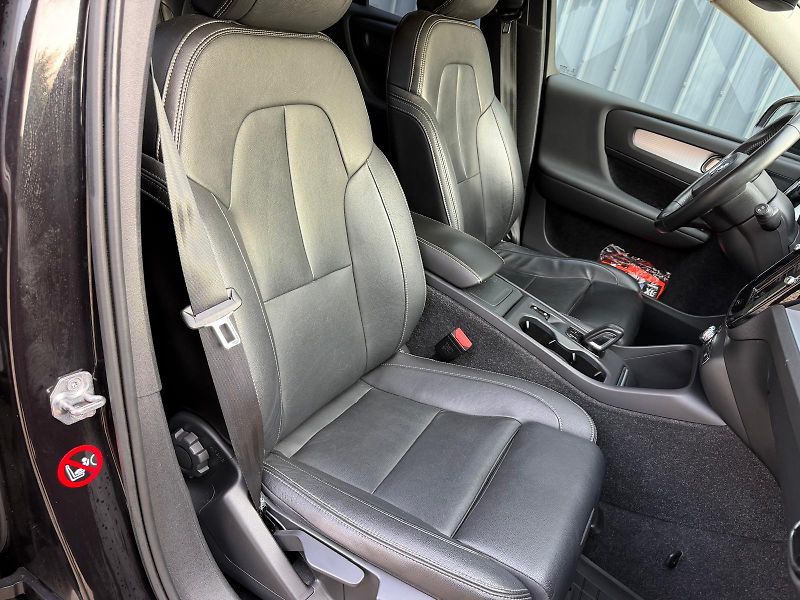 Volvo XC40 2,0 D D4 AWD Momentum - fotka 21 z 33