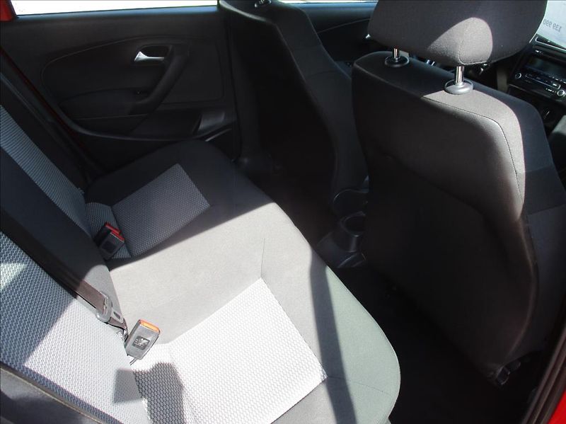 Volkswagen Polo 1,2 TSi, klima, serv. kniha, - fotka 11 z 37