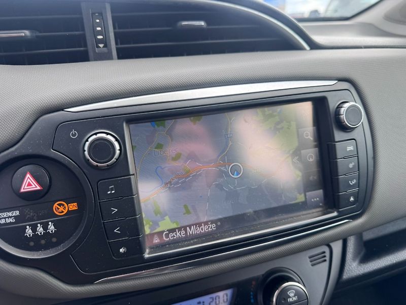 Toyota Yaris (2016) HYBRID 1,5 54 KW STK AUTOMAT - fotka 23 z 36