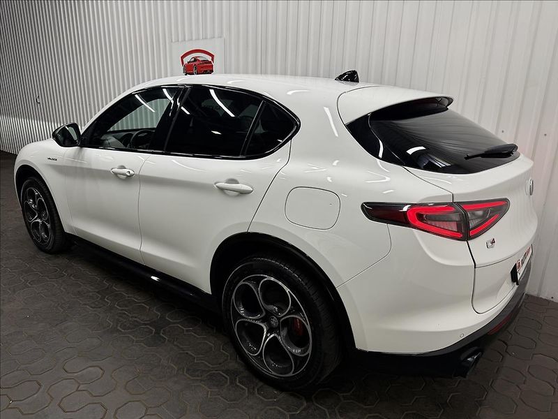 Alfa Romeo Stelvio VELOCE 154kW Q4 TAŽNÉ MATRIX - fotka 6 z 41
