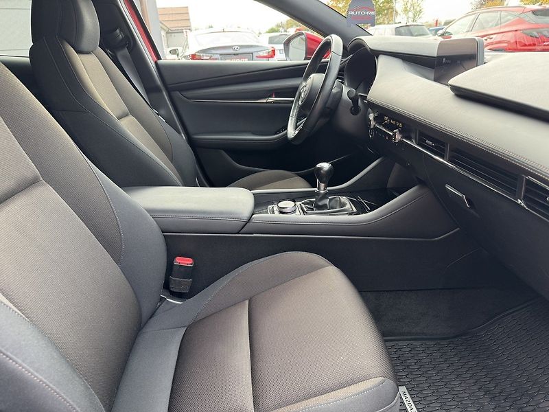 Mazda 3 (2019) 2.0i G-122 Ad.LED Bose Kamera - fotka 19 z 49