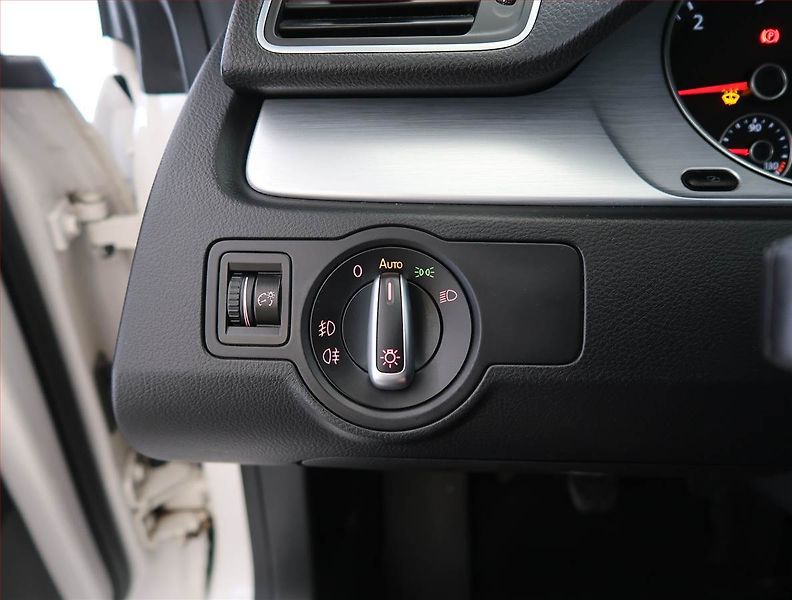 Volkswagen CC (2012) 2.0 TDI, Serv.kniha, Xenony - fotka 23 z 23