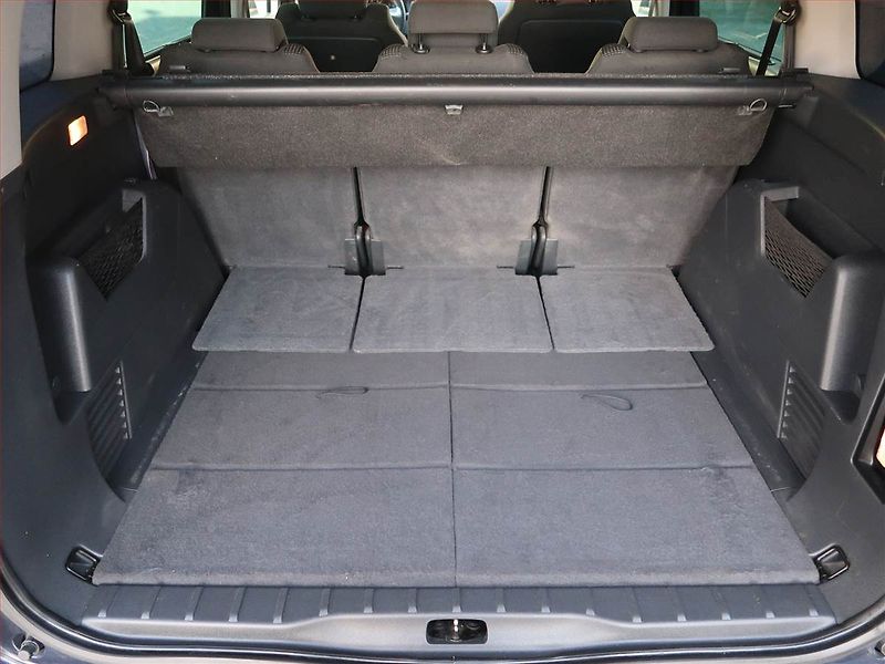 Peugeot 5008 (2013) 1.6 THP, Navi, Xenony - fotka 13 z 16
