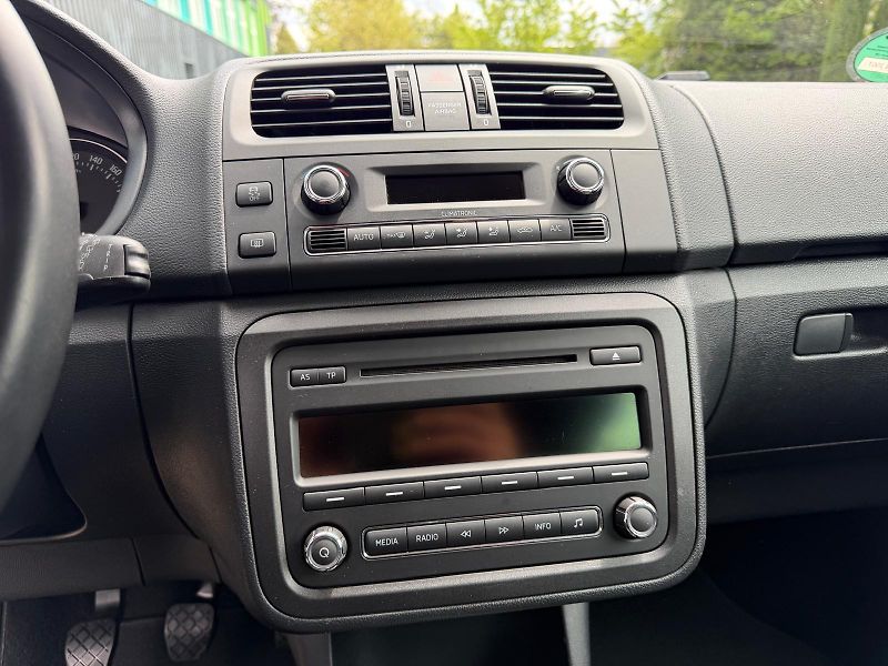 Škoda Fabia 1,2 TSI Ambition / servis.kn. - fotka 21 z 23