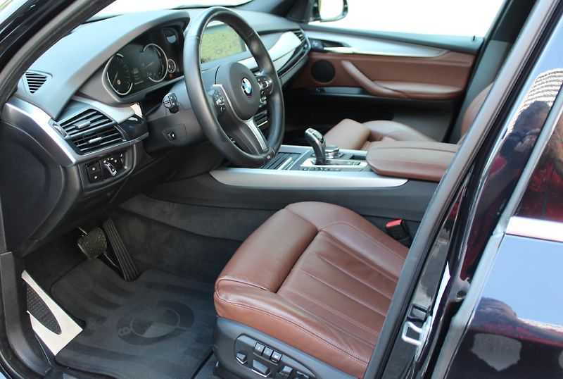 BMW X5 xDrive30d - fotka 10 z 25