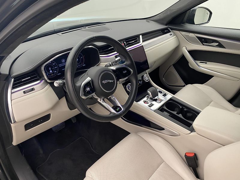 Jaguar F-Pace D300 R-DYNAMIC HSE AWD AUT CZ - fotka 4 z 48