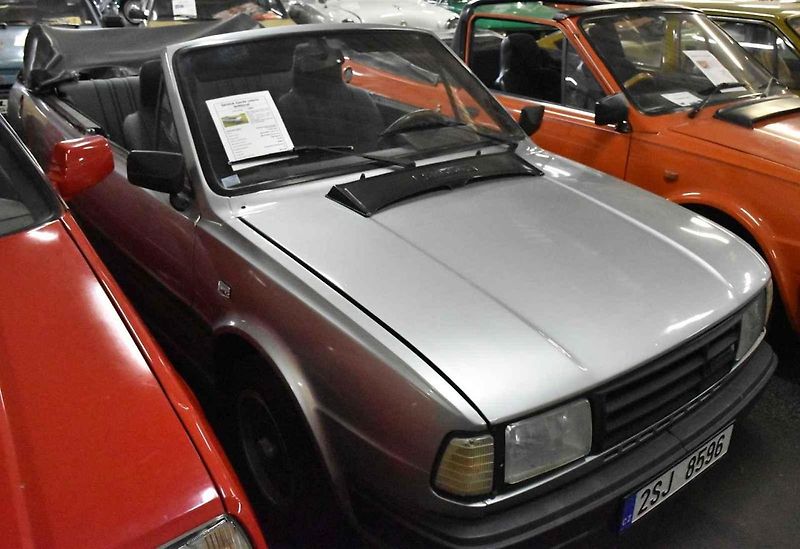 Jízda ve vozech Škoda s otevřeným nebem nad hlavou nebyla rozhodně pro každého