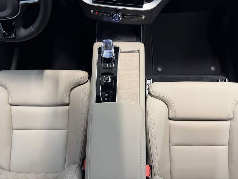Volvo XC90 (2026) B5 2.0L 250+14k AT8 AWD PLUS D - fotka 8 z 22