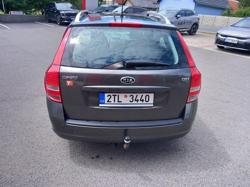 Kia Ceed SW (2011) 1,6 CRDi 6st. SPORT       - fotka 4 z 7