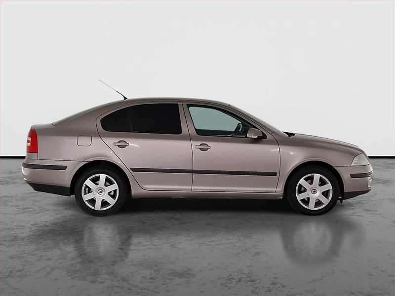 Škoda Octavia (2008) Elegance 2.0 TDI, ČR,1.maj - fotka 6 z 18