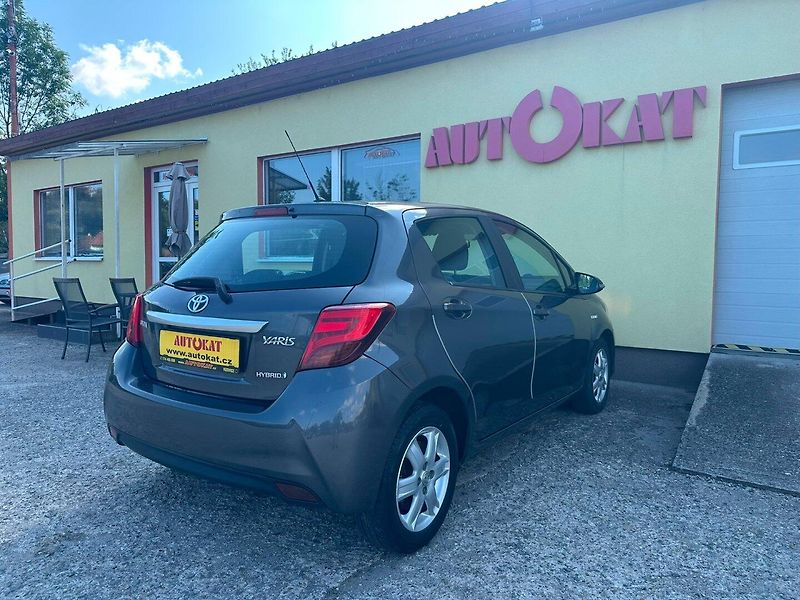 Toyota Yaris 1.5 Hybrid/Kamera/1MAJ/74kW - fotka 3 z 34