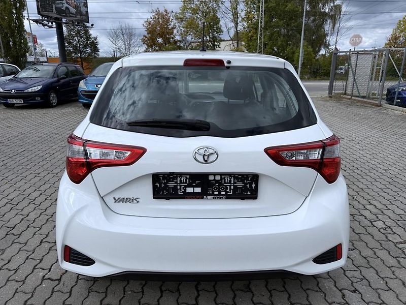 Toyota Yaris 1.5i 82 kW navi. serviska - fotka 4 z 18