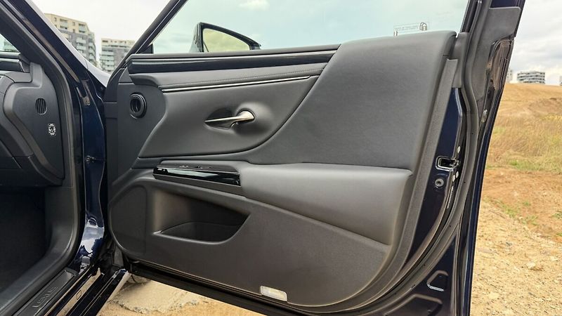 Lexus ES 300h 300H HEV BUSINESS EDITION - fotka 11 z 24