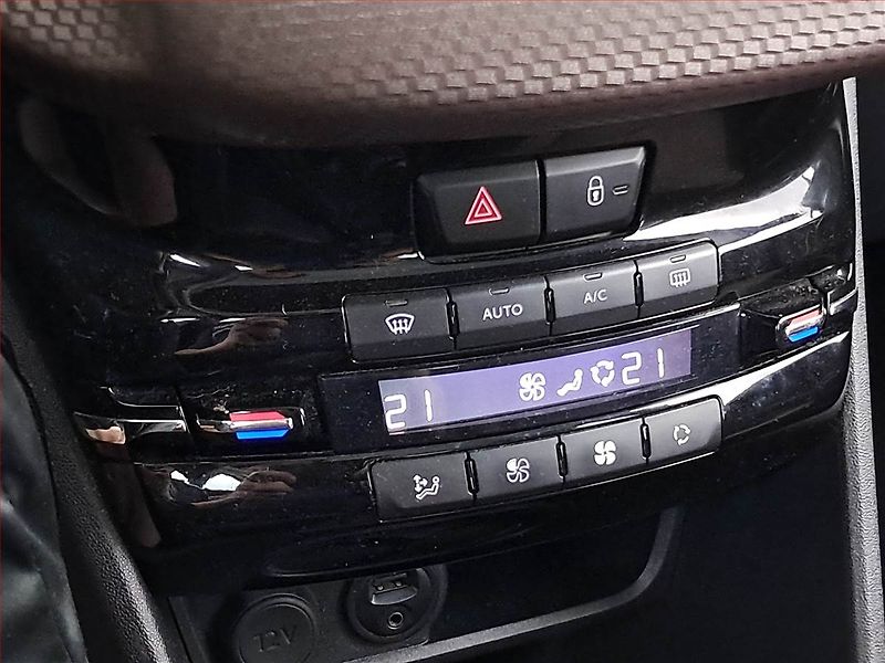 Peugeot 2008 (2015) 1.4 HDi, Tempomat - fotka 16 z 18