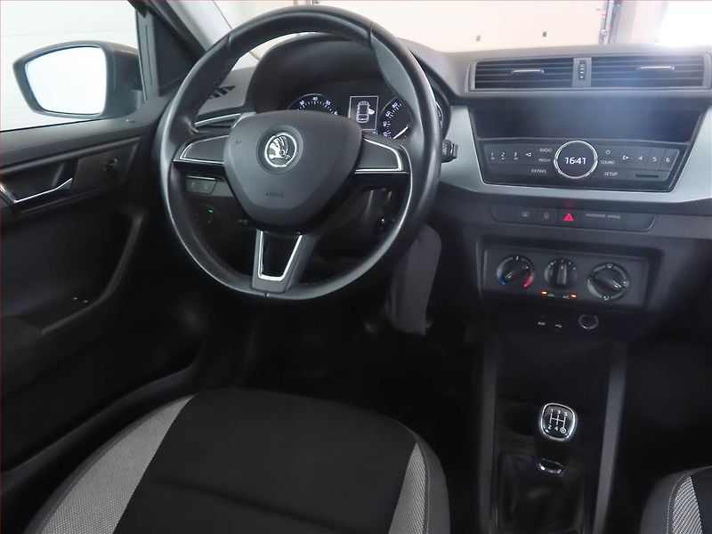 Škoda Fabia (2015) Ambition 1.0, Tempomat - fotka 7 z 14