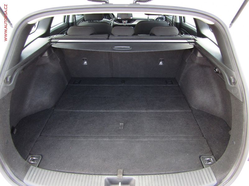 Hyundai i30 (2017) 1.6CRDi, ČR, servis.kniha, AC - fotka 7 z 19