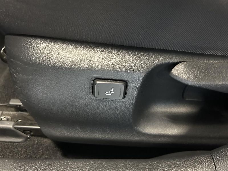 Toyota Corolla (2023) 1.8 Hybrid AT LED Kamera - fotka 6 z 26