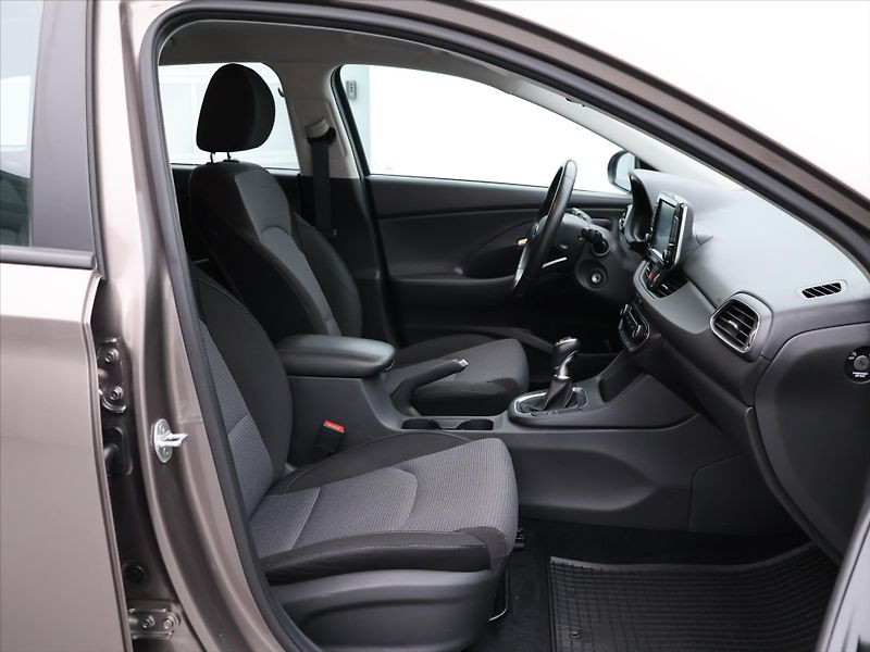 Hyundai i30 1,0 T-GDI 88kW Comfort CZ - fotka 12 z 33