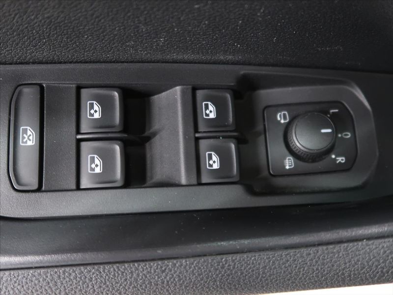 Škoda Karoq 2,0 TDI DSG Tour 1.majitel - fotka 16 z 42