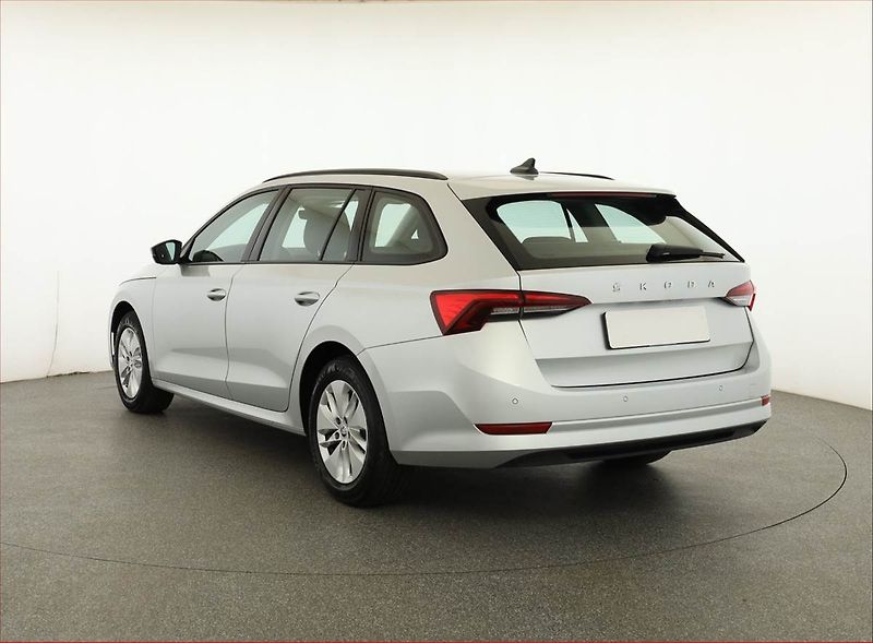 Škoda Octavia (2023) Ambition 2.0 TDI, ČR,1.maj - fotka 4 z 19