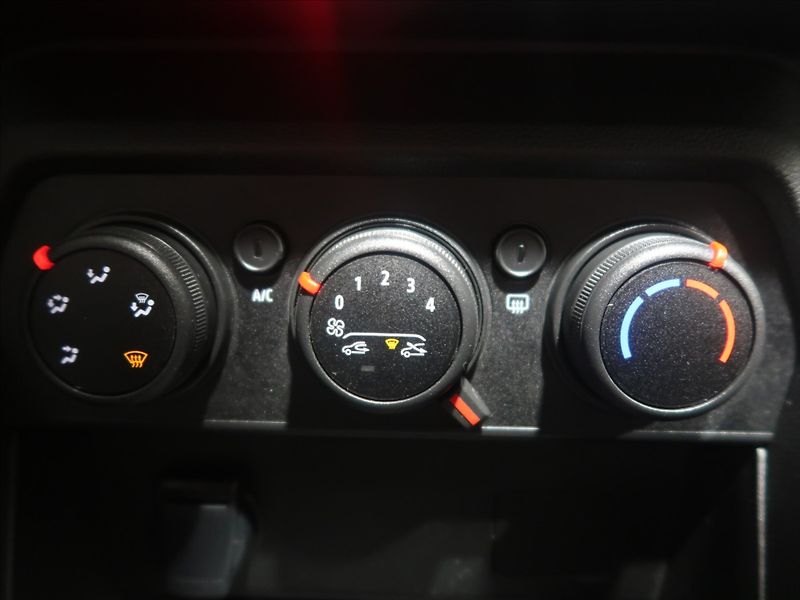 Dacia Sandero 1,0 SCe 67 1. maj. CZ 7800km - fotka 25 z 30