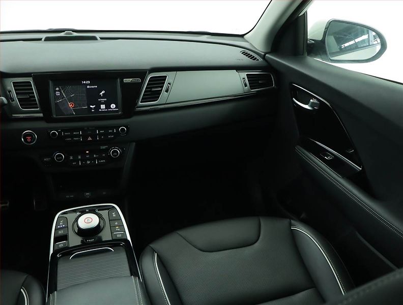 Kia e-Niro (2020) 64 kWh, SoH 100% - fotka 8 z 19
