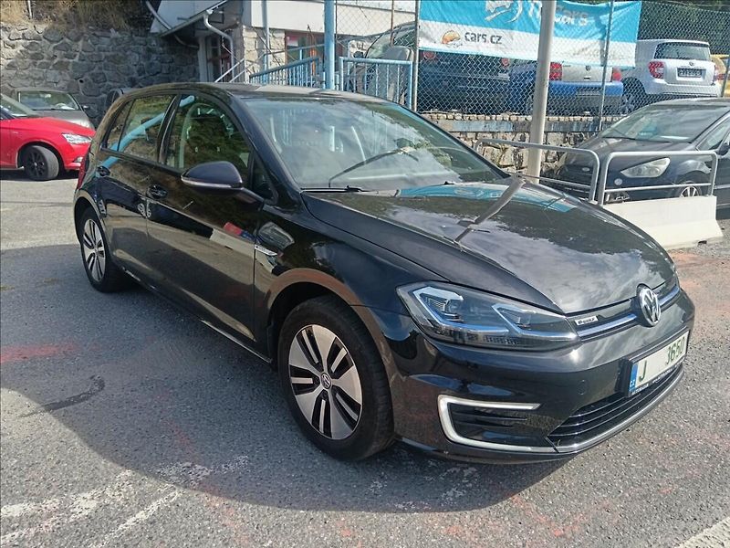 Volkswagen Golf 0,0 e electric drive 100kW - fotka 16 z 22