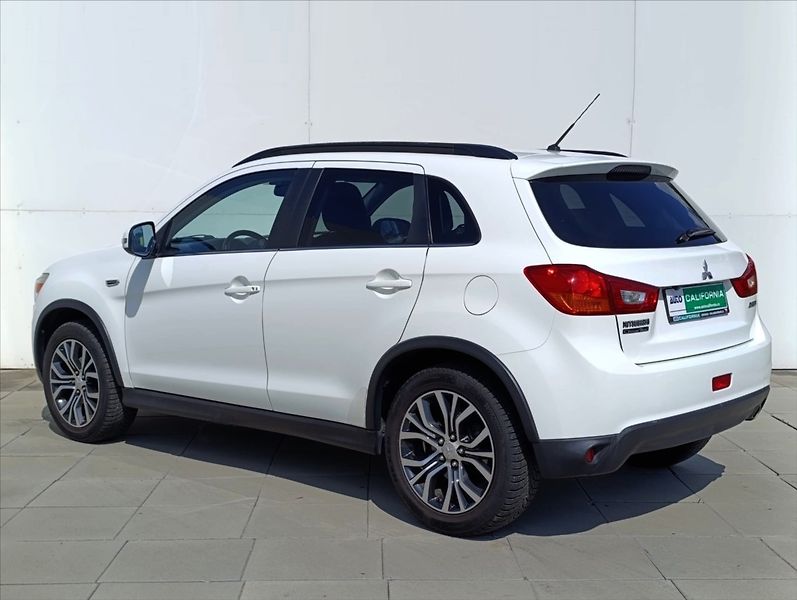 Mitsubishi ASX 1,6 DI-D 4x4 Kamera Navigace - fotka 11 z 37