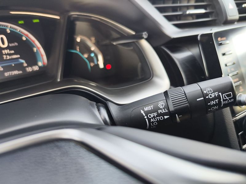 Honda Civic 1.0 i-VTec/93kW Elegance - fotka 27 z 30