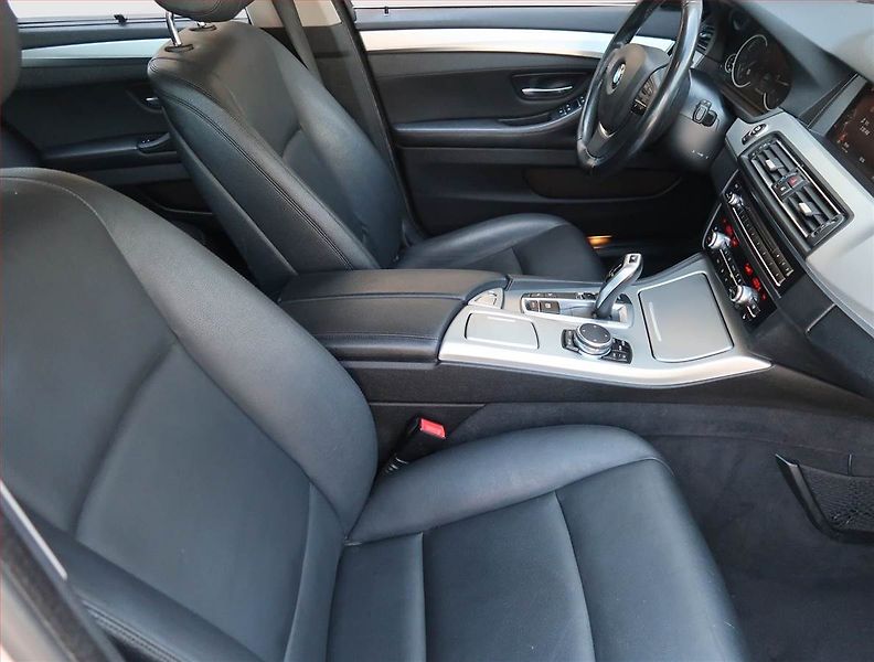 BMW Řada 5 (2016) 525d xDrive, 4X4, Automat - fotka 9 z 14