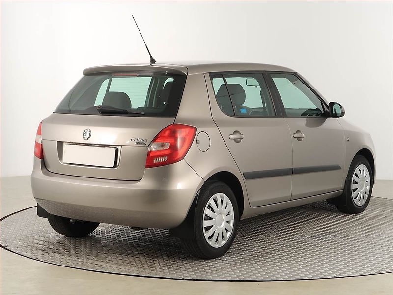 Škoda Fabia (2008) Ambiente 1.4 16V - fotka 5 z 15