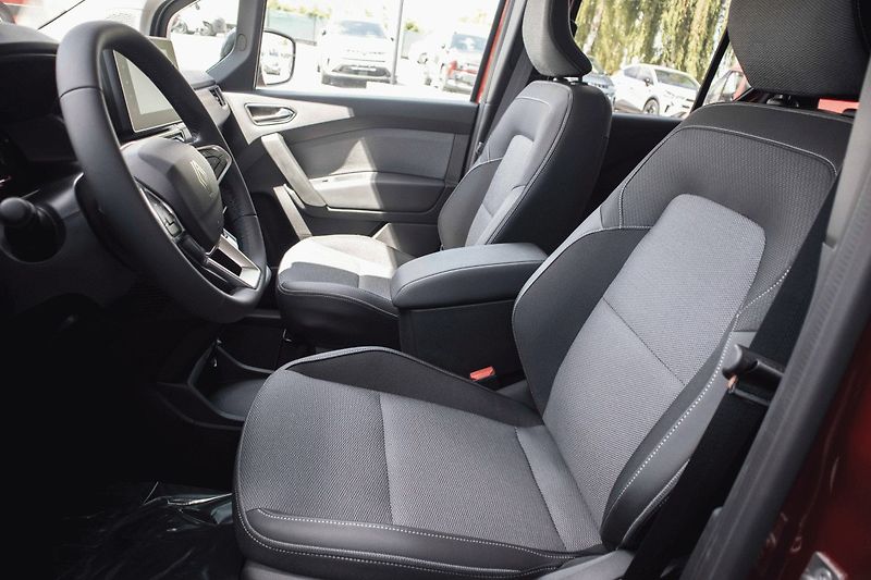 Renault Kangoo (2026) Techno TCe 130 EDC - fotka 18 z 37