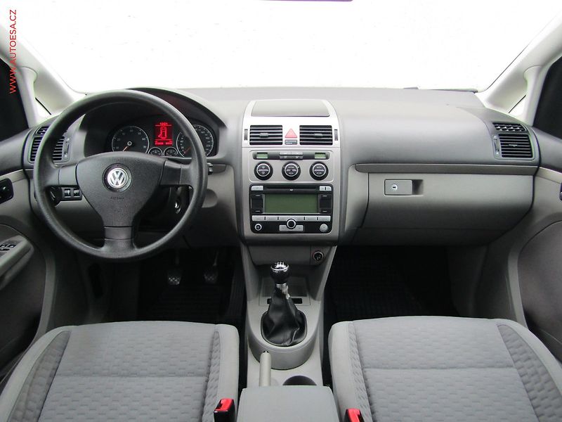 Volkswagen Touran (2006) 1.4TSi, autoAC, temp - fotka 8 z 15