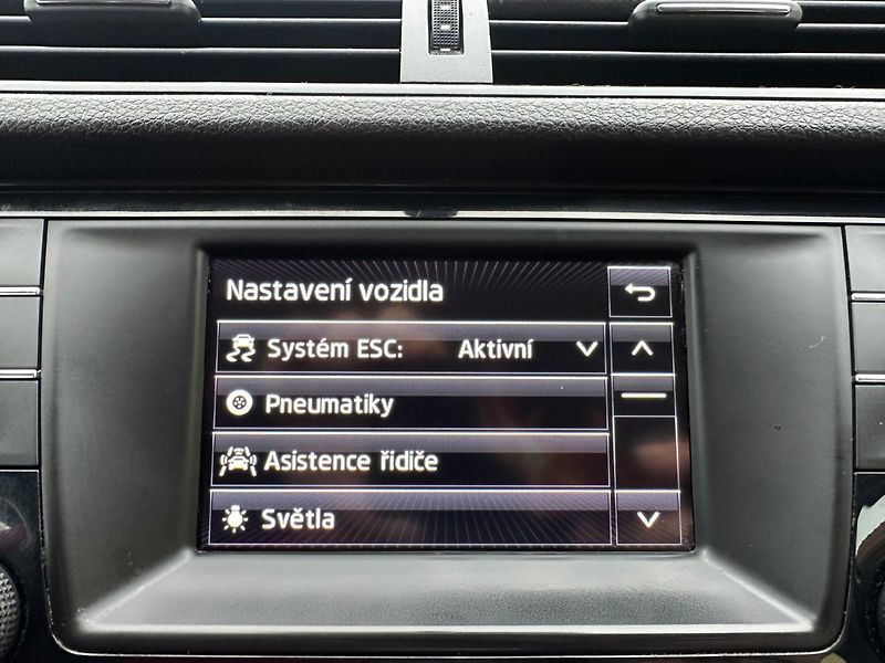 Škoda Fabia 1.4 TDi 1MAJ/ČR/DPH/Tempomat - fotka 32 z 36