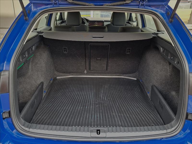 Škoda Octavia 2.0 TDI Style Combi,ČR,1.Maj. - fotka 16 z 49